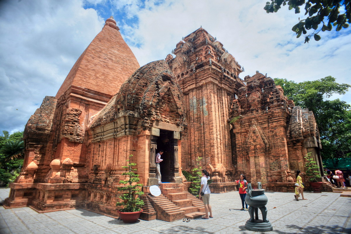 http://HANOI%20–%20HA%20LONG%20-%20HUE%20–%20ĐA%20NANG%20-%20HOI%20AN%20––%20NHA%20TRANG%20(08%20days%20–%2007%20nights)
