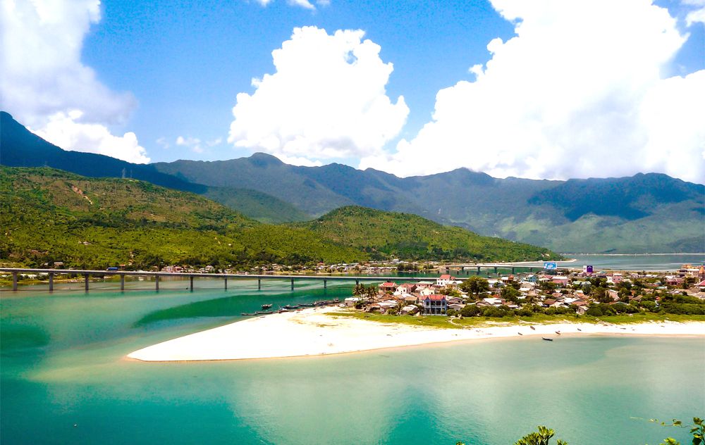 http://HANOI%20–%20HẠ%20LONG%20-%20HUE%20–%20HOI%20AN%20–%20HO%20CHI%20MINH%20–%20PHAN%20THIET%20(08%20days%20–%2007%20nights)